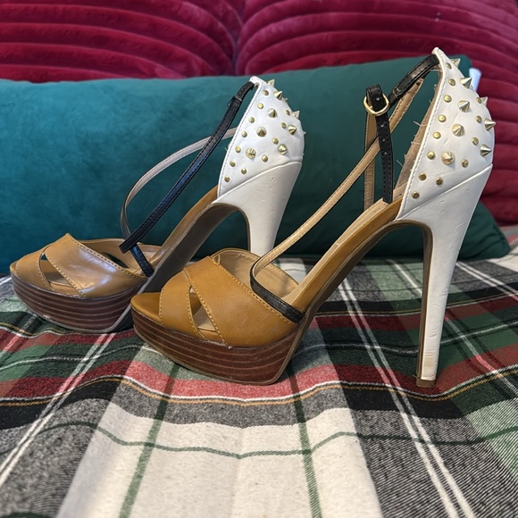 Spikes heels - Picture 4 of 4